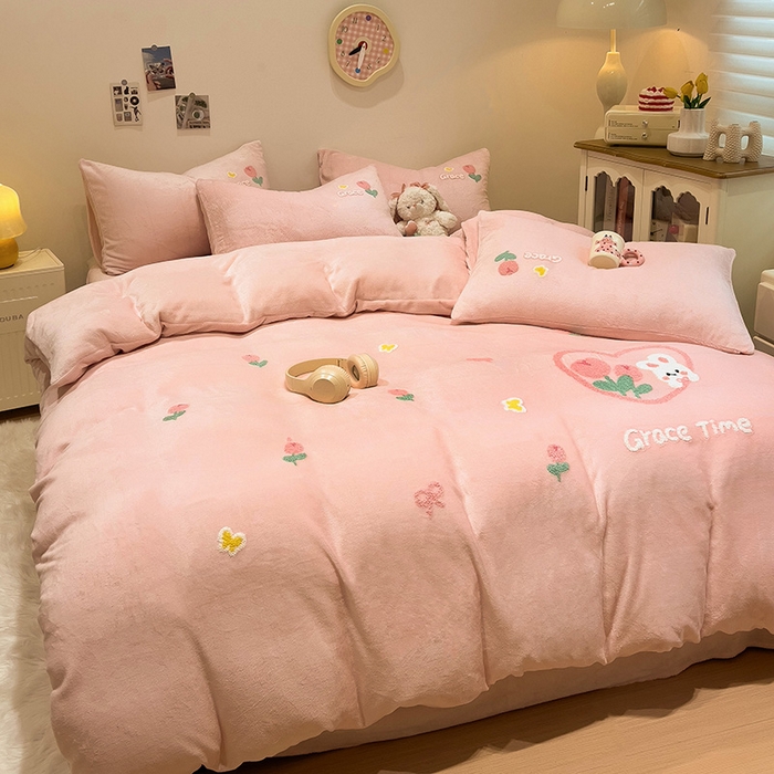 91家纺网 家纺一手货源 找家纺 梦之岛 2024新款ins加厚卡通爱心小兔毛巾绣牛奶绒四件套 爱心小兔-玉