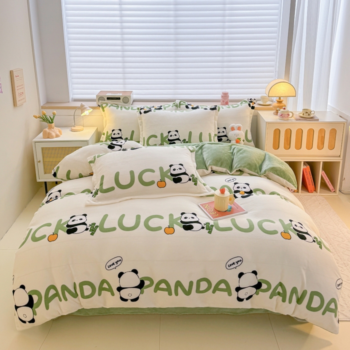 91家纺网 家纺一手货源 找家纺 妖妖家纺 2024新款高克重200克印花牛奶绒四件套 开心大熊猫