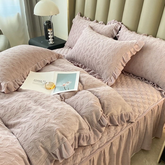 91家纺网 家纺一手货源 找家纺 美伦美焕 2024新款雕花绒床盖四件套（控价238） 大麦-芋紫