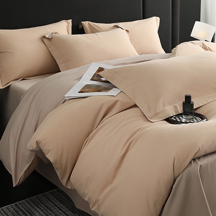 91家纺网 家纺一手货源 找家纺 莱阁亿 2025秋冬新款高支高密全棉纯棉磨毛双拼纯色四件套 粉糖&布莱棕