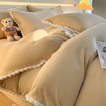 91家纺网 家纺一手货源 找家纺 （总）盛秋家纺 2025新款A类牛奶绒毛球工艺款四件套-琳达（自然光）