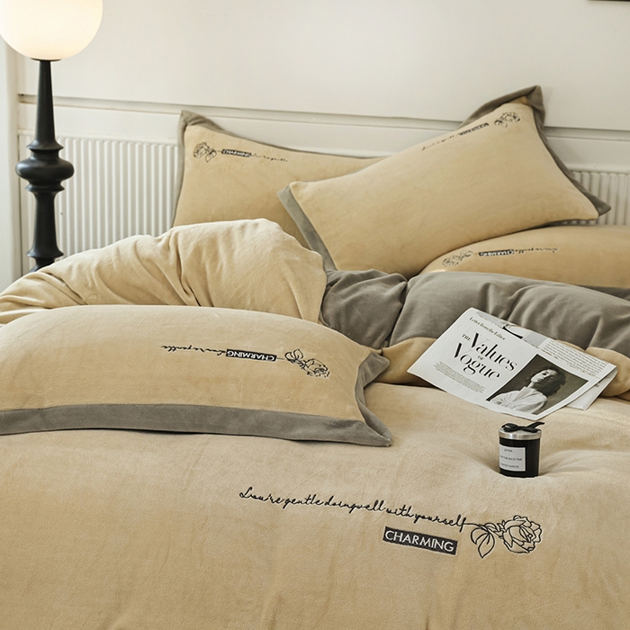 91家纺网 家纺一手货源 找家纺 大渔生活 2025新款牛奶绒刺绣四件套-玫瑰故事 玫瑰故事-卡其