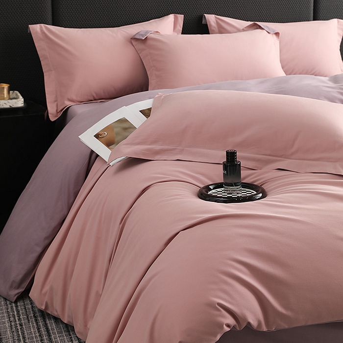 91家纺网 家纺一手货源 找家纺 莱阁亿 2025秋冬新款高支高密全棉纯棉磨毛双拼纯色四件套 豆沙粉&浅紫