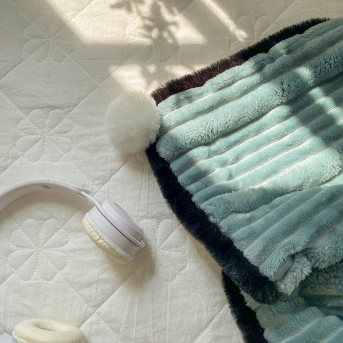 91家纺网 家纺一手货源 找家纺 潮邦 2025秋冬子母抽条羊羔绒球毯 子母抽条球毯-蓝色