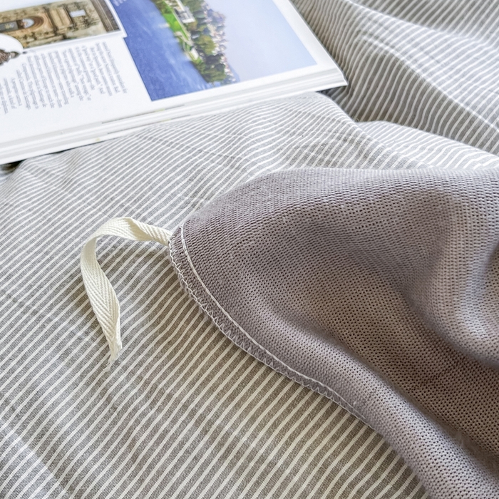 91家纺网 家纺一手货源 找家纺 2024最新无印良品风双拼全棉色织水洗棉加牛奶绒四件套简约全棉拼牛奶绒 棉+绒-灰极细条