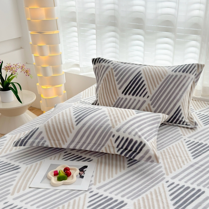 91家纺网 家纺一手货源 找家纺 翎盈家纺 2024新款加厚高克重牛奶绒枕头套 柏拉图-灰