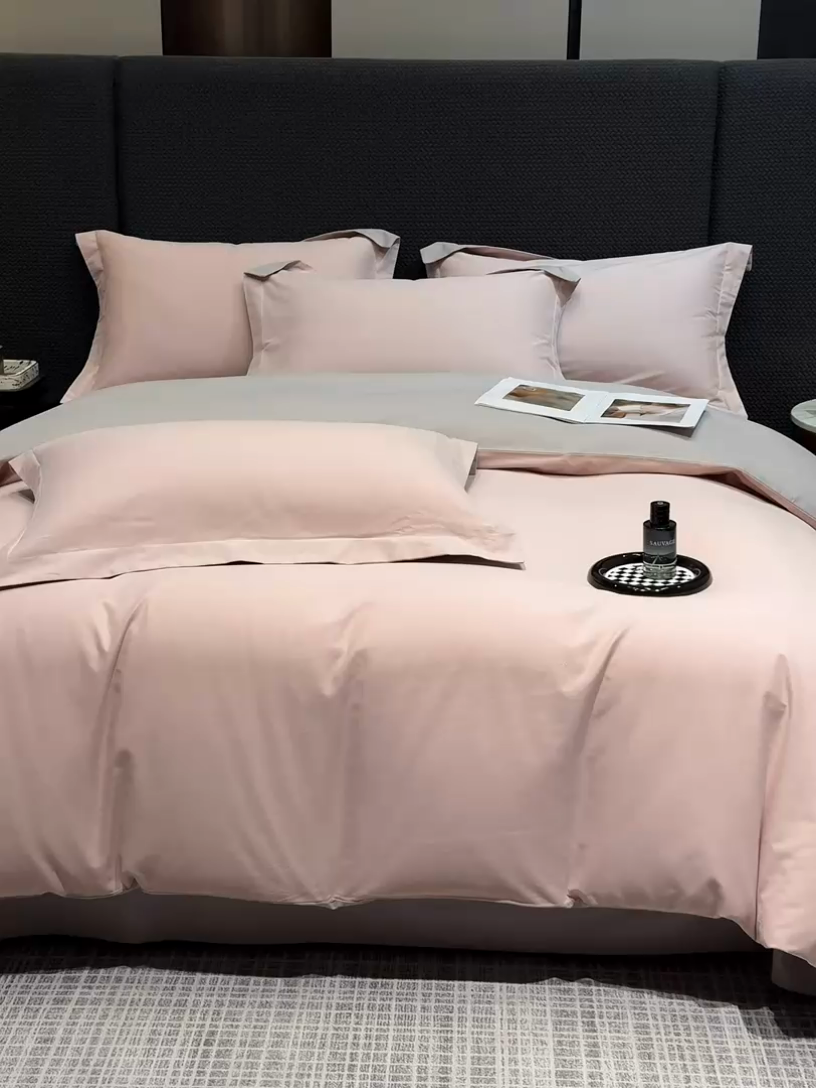 91家纺网 家纺一手货源 找家纺 莱阁亿 2025秋冬新款高支高密全棉纯棉磨毛双拼纯色四件套 灰紫&可可奶宗