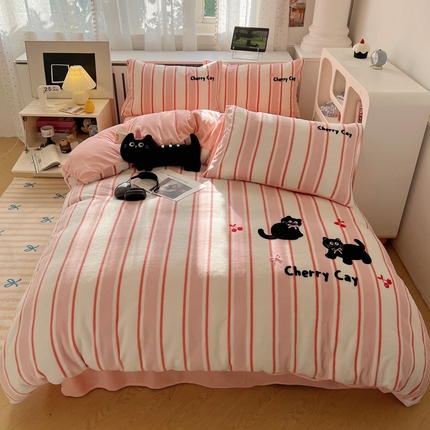 雅居纺家纺 2024新款大版毛巾绣牛奶绒四件套 樱桃小猫咪