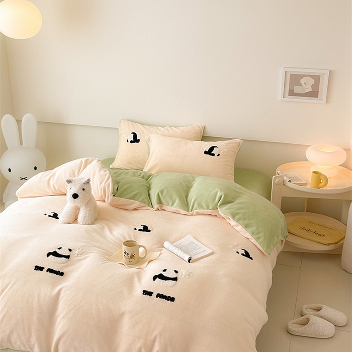 91家纺网 家纺一手货源 找家纺 沐棉 2024新款纯色牛奶绒毛巾绣款四件套 熊猫-米