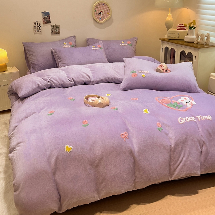 91家纺网 家纺一手货源 找家纺 梦之岛 2024新款ins加厚卡通爱心小兔毛巾绣牛奶绒四件套 爱心小兔-紫