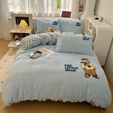雅居纺家纺 2024新款大版毛巾绣牛奶绒四件套 绅士小熊