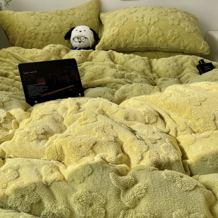 91家纺网 家纺一手货源 找家纺 六巷胡同 2024新款INS博主风云朵花舒棉绒四件套 香草绿