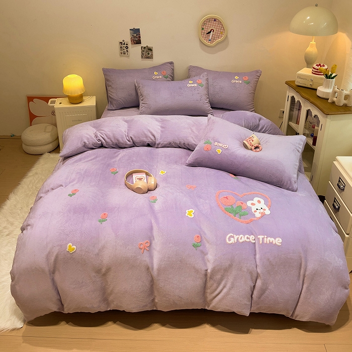 91家纺网 家纺一手货源 找家纺 梦之岛 2024新款ins加厚卡通爱心小兔毛巾绣牛奶绒四件套 爱心小兔-紫