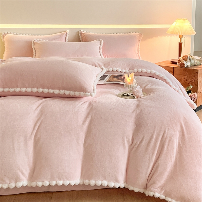 91家纺网 家纺一手货源 找家纺 （总）盛秋家纺 2025新款A类牛奶绒毛球工艺款四件套-琳达（自然光）