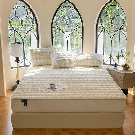 91家纺网 家纺一手货源 找家纺 （总）可恩欣 2025新款托斯卡纳兔毛绒牛奶绒床笠床罩床垫套【跨境供货】可真空压缩