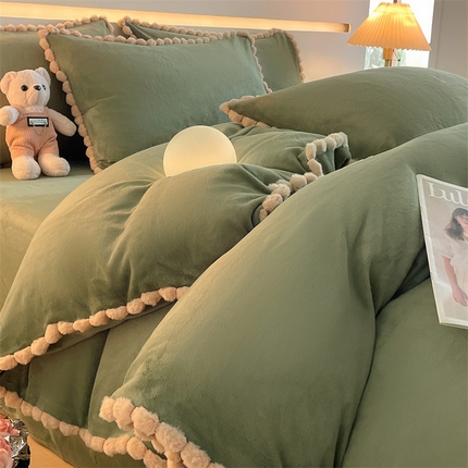 91家纺网 家纺一手货源 找家纺 （总）盛秋家纺 2025新款A类牛奶绒毛球工艺款四件套-琳达（自然光）