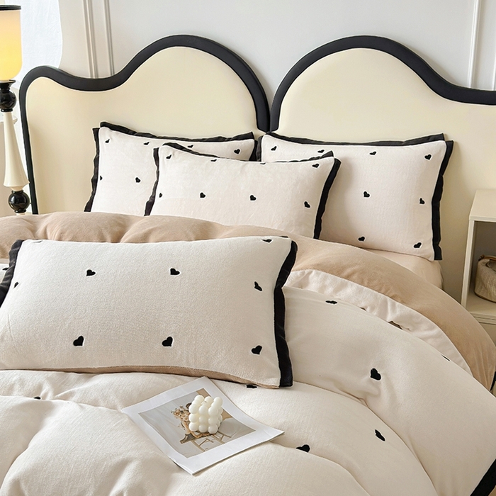 91家纺网 家纺一手货源 找家纺 （总）美梦家纺 2024新款秋冬高克重牛奶绒绣花四件套系列-绒爱心