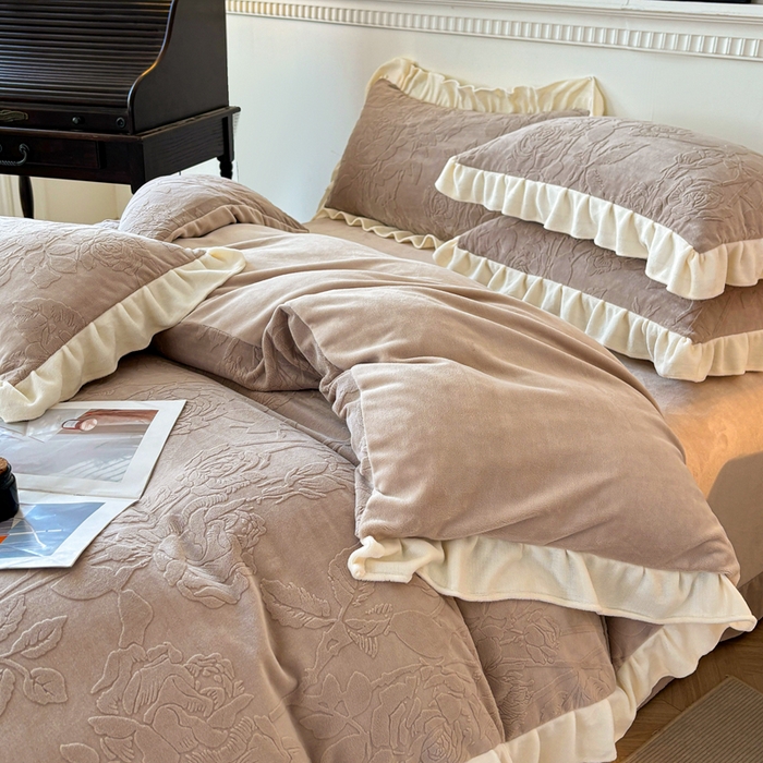 91家纺网 家纺一手货源 找家纺 大境 2024新款维也纳牛奶绒提花四件套维也纳-咖