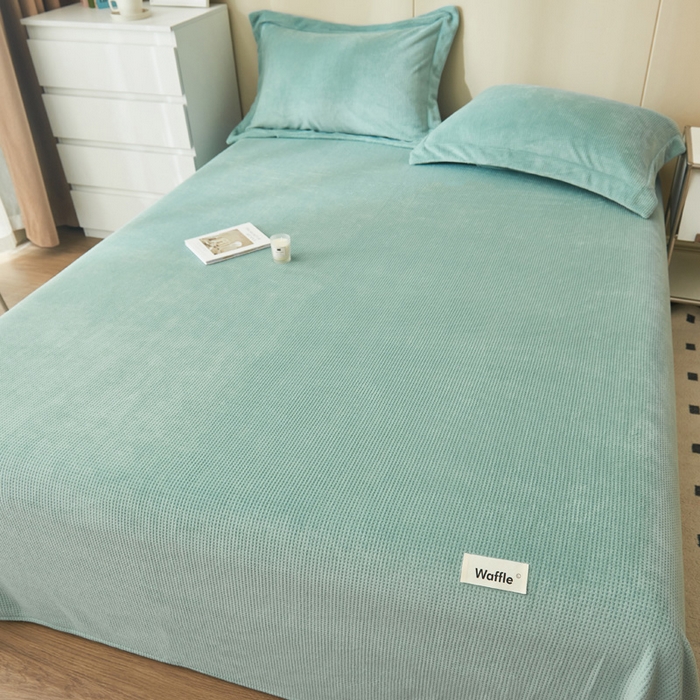 91家纺网 家纺一手货源 找家纺 吾诺家居 2024新款秋冬华夫格牛奶绒单床单系列 浅灰兰