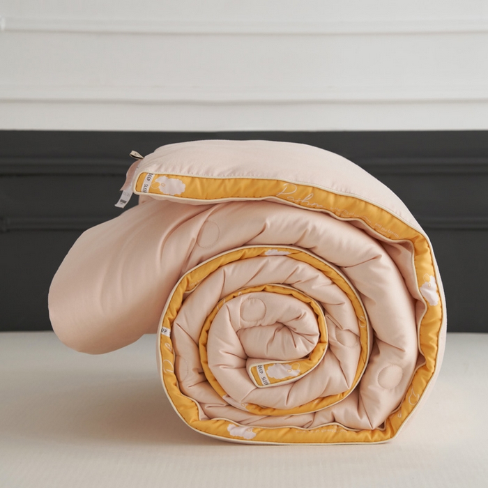 91家纺网 家纺一手货源 找家纺 莱福仕家纺 2024新款A类有氧羊绒抗菌冬被被子被芯 芝芝粉