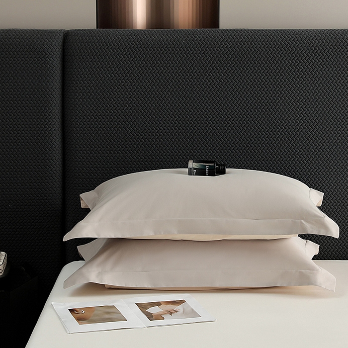 91家纺网 家纺一手货源 找家纺 莱阁亿 2025秋冬新款高支高密全棉纯棉磨毛双拼纯色单枕套 枕套单件 大麦灰&可可棕