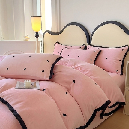 美梦家纺 2024新款秋冬高克重牛奶绒绣花四件套系列-绒蝴蝶结 绒爱心-粉玉