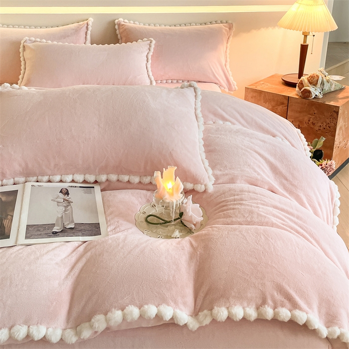 91家纺网 家纺一手货源 找家纺 （总）盛秋家纺 2025新款A类牛奶绒毛球工艺款四件套-琳达（自然光）