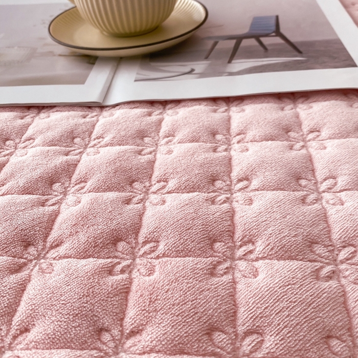 91家纺网 家纺一手货源 找家纺 美伦美焕 2024新款雕花绒床盖四件套（控价238） 大麦-粉