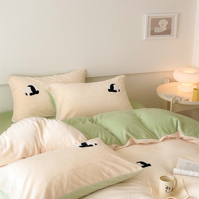 91家纺网 家纺一手货源 找家纺 沐棉 2024新款纯色牛奶绒毛巾绣款四件套 熊猫-米