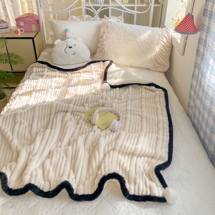 91家纺网 家纺一手货源 找家纺 潮邦 2025秋冬子母抽条羊羔绒球毯 子母抽条球毯-白色