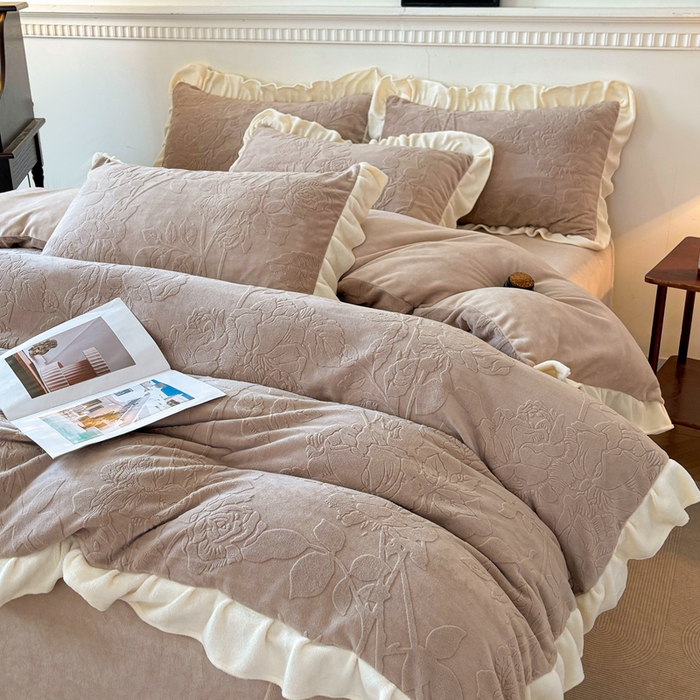 91家纺网 家纺一手货源 找家纺 大境 2024新款维也纳牛奶绒提花四件套维也纳-咖