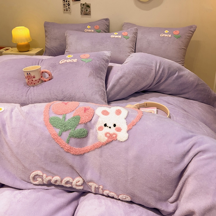 91家纺网 家纺一手货源 找家纺 梦之岛 2024新款ins加厚卡通爱心小兔毛巾绣牛奶绒四件套 爱心小兔-紫