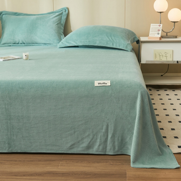 91家纺网 家纺一手货源 找家纺 吾诺家居 2024新款秋冬华夫格牛奶绒单床单系列 浅灰兰