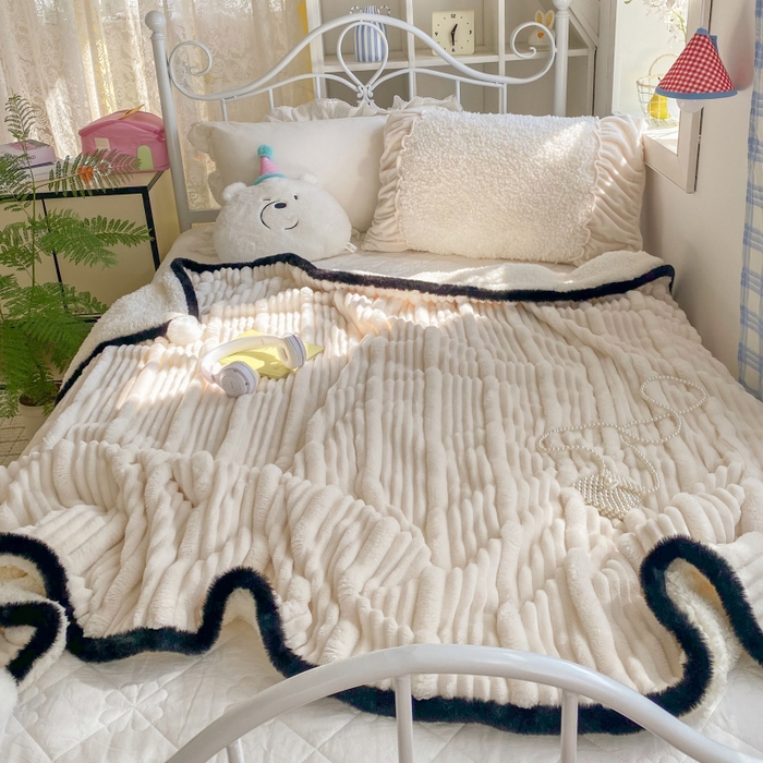 91家纺网 家纺一手货源 找家纺 潮邦 2025秋冬子母抽条羊羔绒球毯 子母抽条球毯-白色