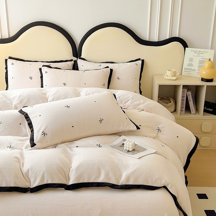 91家纺网 家纺一手货源 找家纺 美梦家纺 2024新款秋冬高克重牛奶绒绣花四件套系列-绒蝴蝶结 绒蝴蝶结-奶昔白