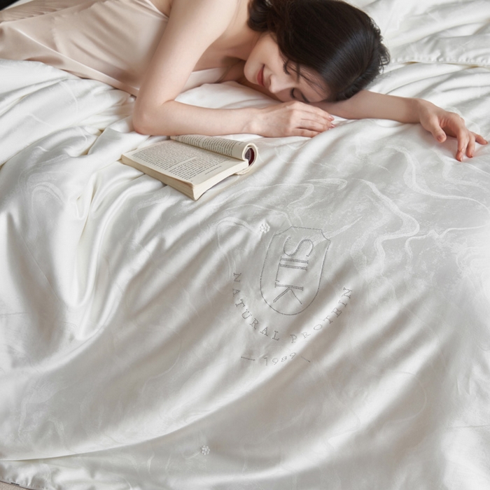 91家纺网 家纺一手货源 找家纺 （总）莱福仕家纺 2024新款彩丝大提花蚕丝被冬被被子被芯