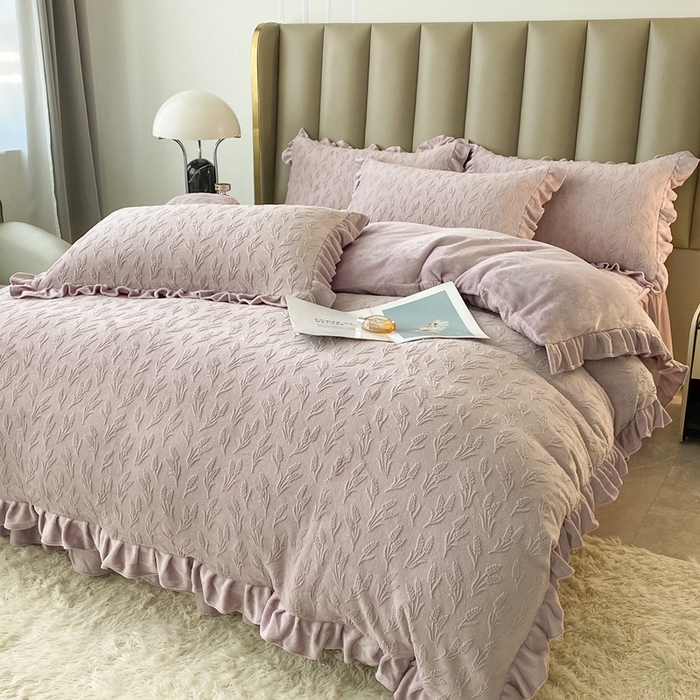 91家纺网 家纺一手货源 找家纺 美伦美焕 2024新款雕花绒床盖四件套（控价238） 大麦-芋紫