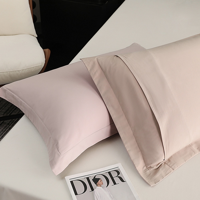 91家纺网 家纺一手货源 找家纺 莱阁亿 2025秋冬新款高支高密全棉纯棉磨毛双拼纯色单枕套 枕套单件 浅玉粉&粉糖