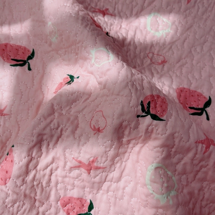 91家纺网 家纺一手货源 找家纺 2024新款亲肤舒适法式床盖三件套 草莓恋人