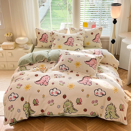 91家纺网 家纺一手货源 找家纺 妖妖家纺 2024新款高克重200克印花牛奶绒四件套 阳光恐龙