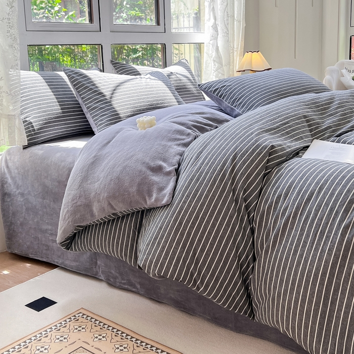 91家纺网 家纺一手货源 找家纺 2024最新无印良品风双拼全棉色织水洗棉加牛奶绒四件套简约全棉拼牛奶绒 棉+绒-中条纹深灰