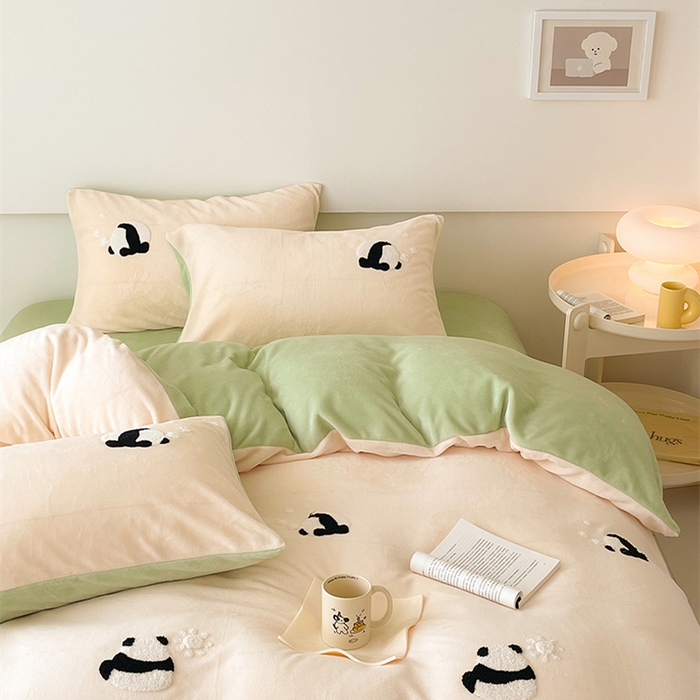 91家纺网 家纺一手货源 找家纺 沐棉 2024新款纯色牛奶绒毛巾绣款四件套 熊猫-米