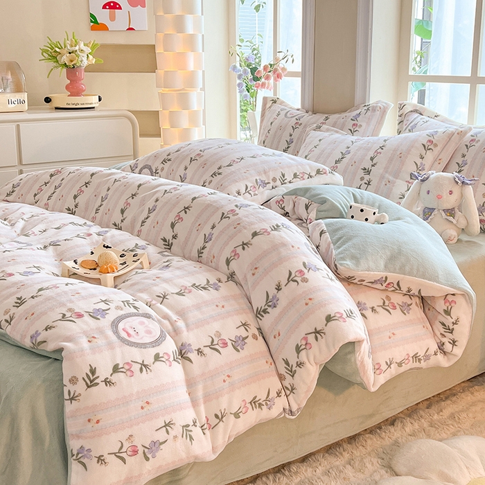 91家纺网 家纺一手货源 找家纺 妖妖家纺 2024新款高克重200克印花牛奶绒四件套 戴佳