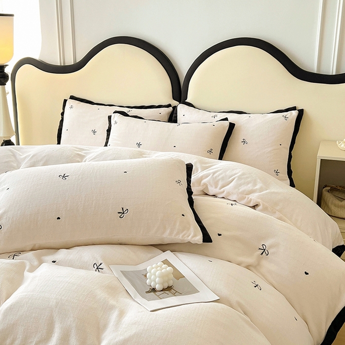 91家纺网 家纺一手货源 找家纺 美梦家纺 2024新款秋冬高克重牛奶绒绣花四件套系列-绒蝴蝶结 绒蝴蝶结-奶昔白