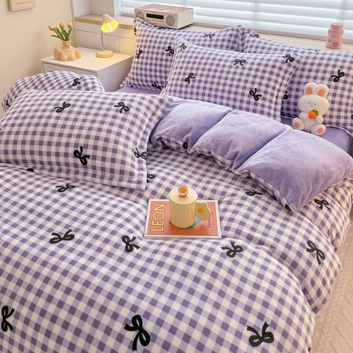 91家纺网 家纺一手货源 找家纺 妖妖家纺 2024新款高克重200克印花牛奶绒四件套 格子蝴蝶结-紫