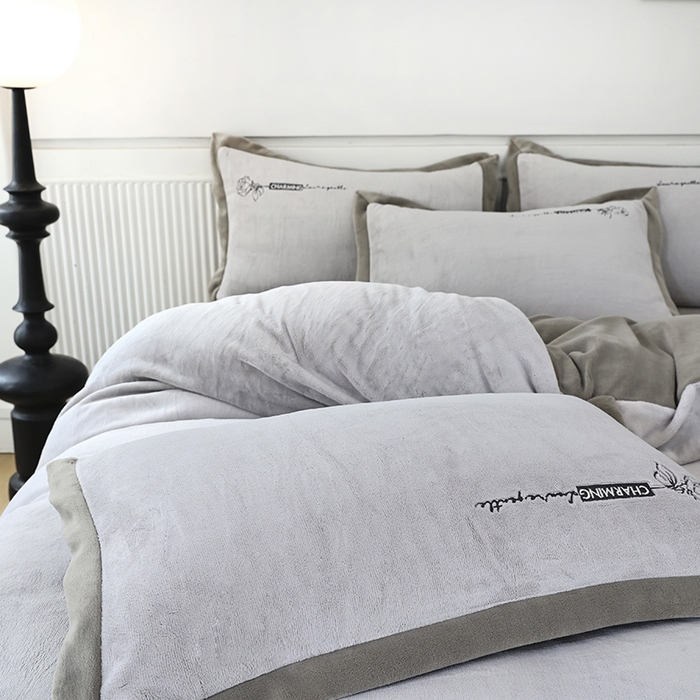 91家纺网 家纺一手货源 找家纺 大渔生活 2025新款牛奶绒刺绣四件套-玫瑰故事 玫瑰故事-灰色