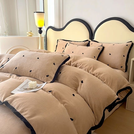 91家纺网 家纺一手货源 找家纺 （总）美梦家纺 2024新款秋冬高克重牛奶绒绣花四件套系列-绒蝴蝶结