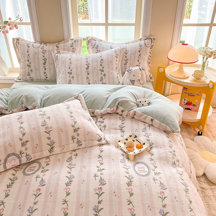 91家纺网 家纺一手货源 找家纺 妖妖家纺 2024新款高克重200克印花牛奶绒四件套 戴佳