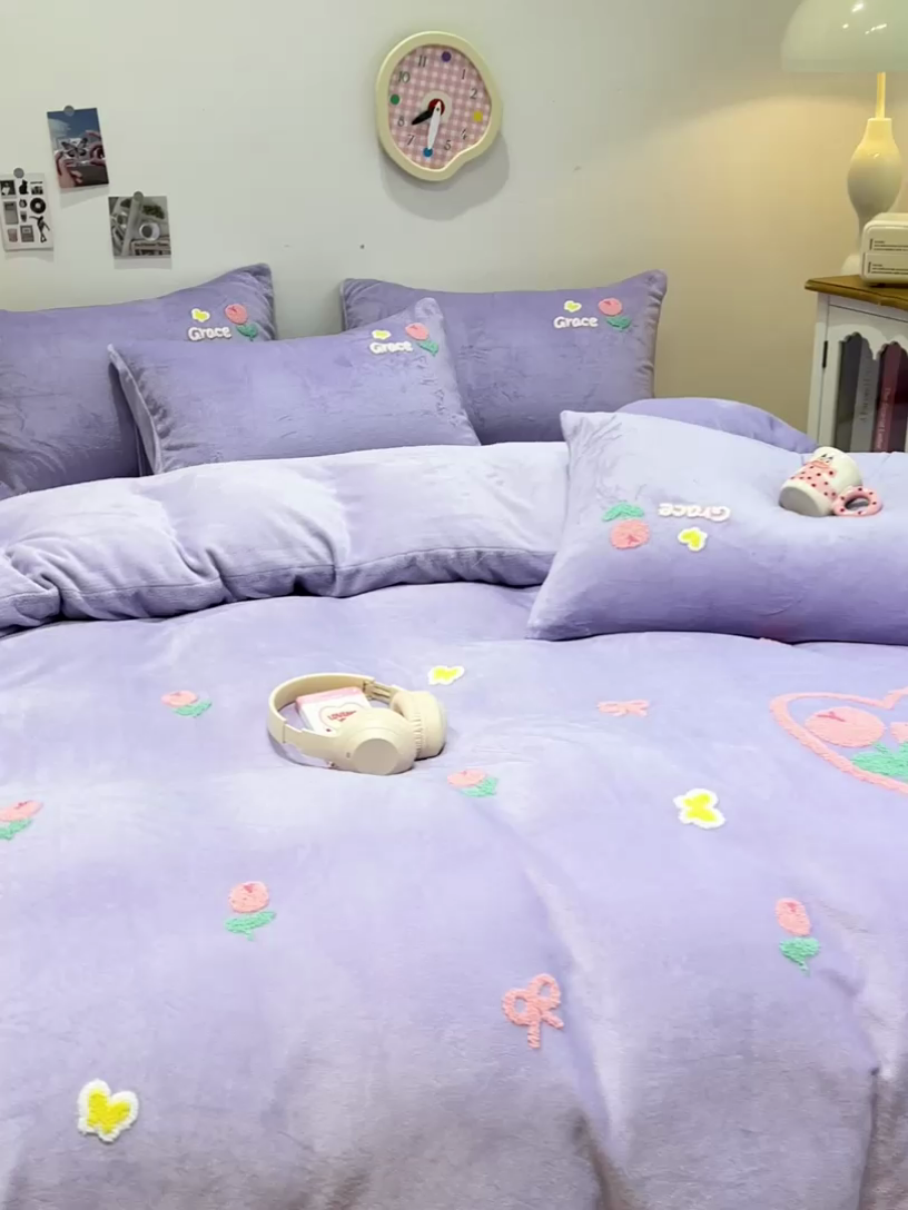 91家纺网 家纺一手货源 找家纺 梦之岛 2024新款ins加厚卡通爱心小兔毛巾绣牛奶绒四件套 爱心小兔-紫