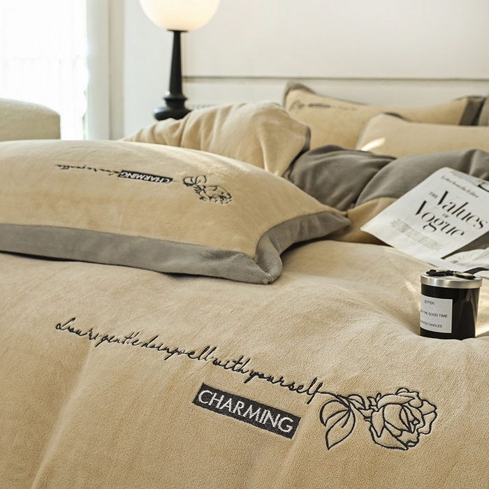 91家纺网 家纺一手货源 找家纺 大渔生活 2025新款牛奶绒刺绣四件套-玫瑰故事 玫瑰故事-卡其